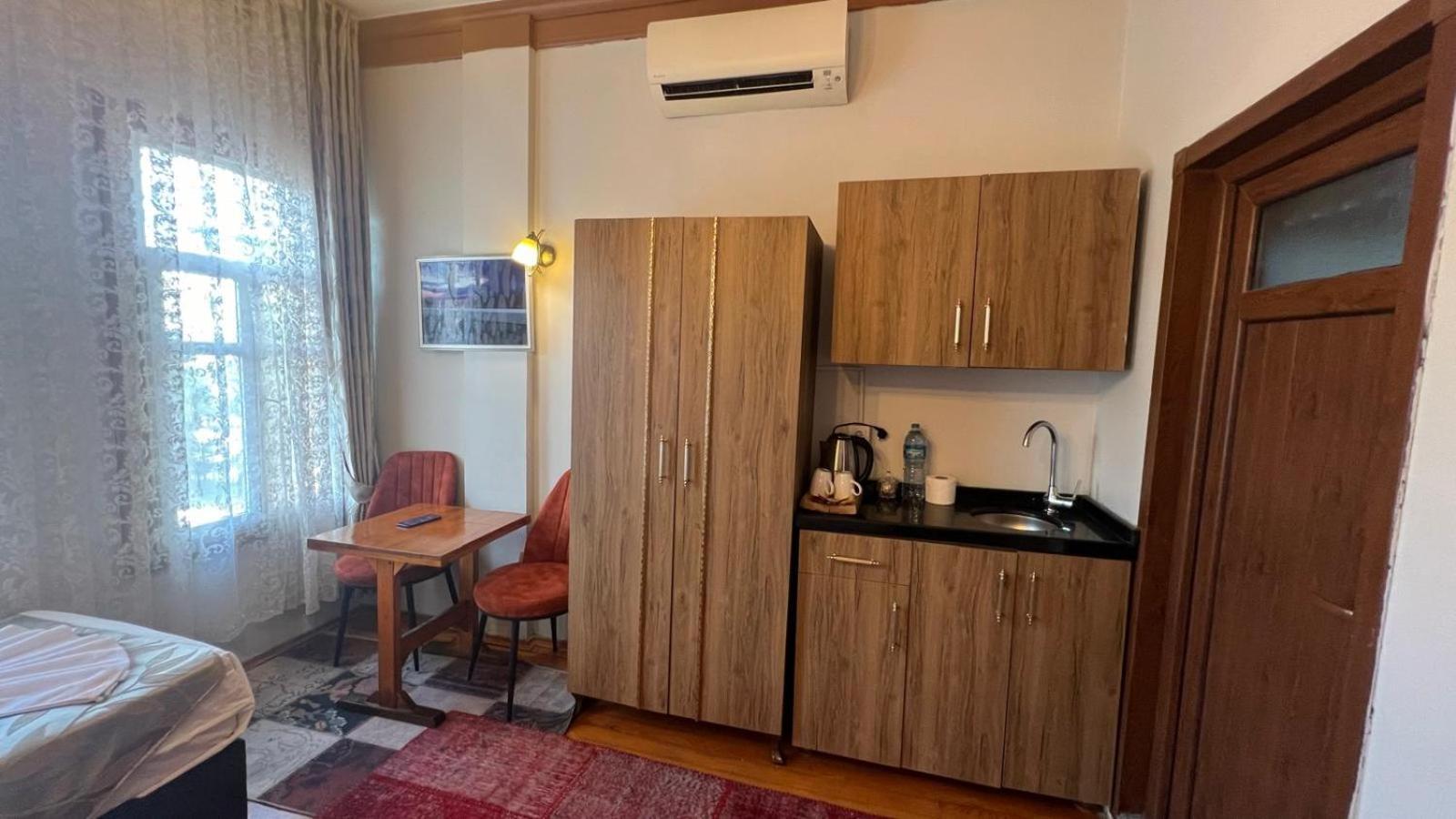 April Hotel イスタンブール エクステリア 写真
